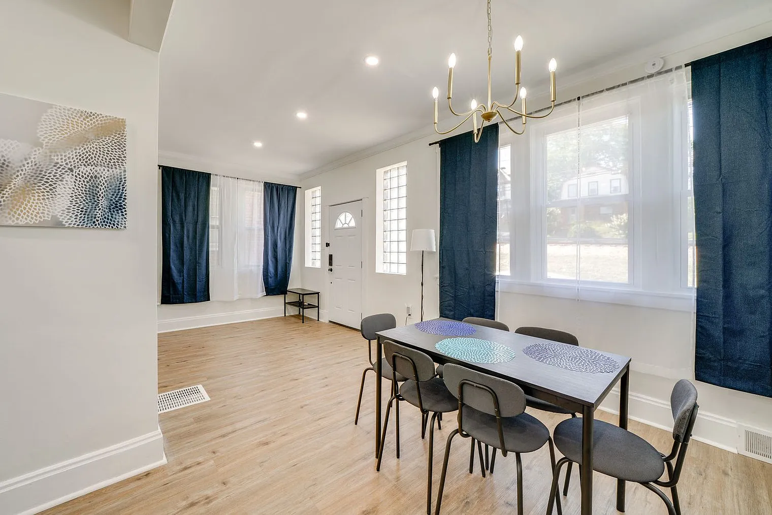 3 bed, 2.0 bath, 1356 sqft, $3,612 — Photo 4
