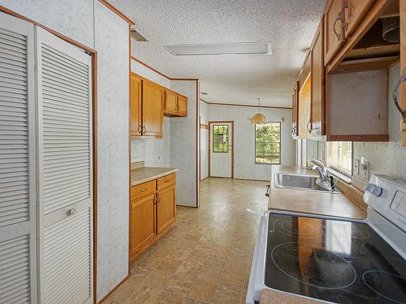 5th image of 93 Stoney Ln