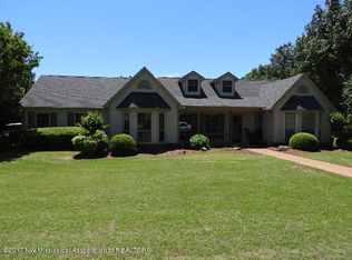 1775 Thousand Oaks Dr, Hernando, MS 38632