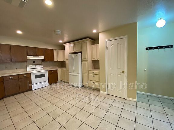 4th image of 2078 Meppen Dr