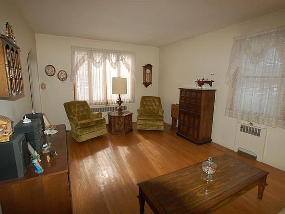 4th image of 207 Brooklyn Ave