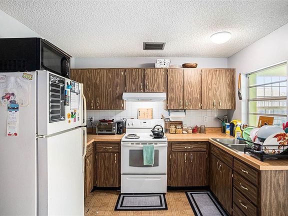 3rd image of 3522 Dellefield St