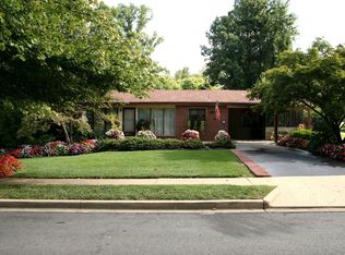 3907 Cook St, Alexandria, VA 22311