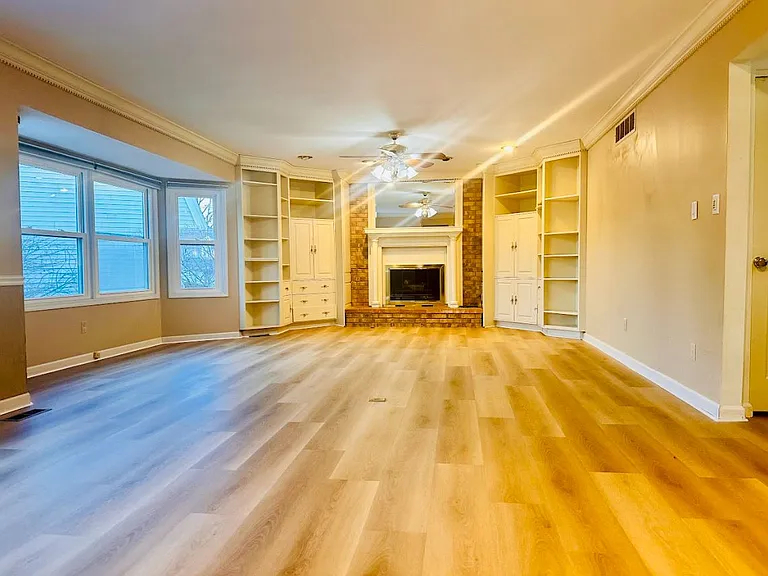 2182 Woodlet Park Dr — Photo 3