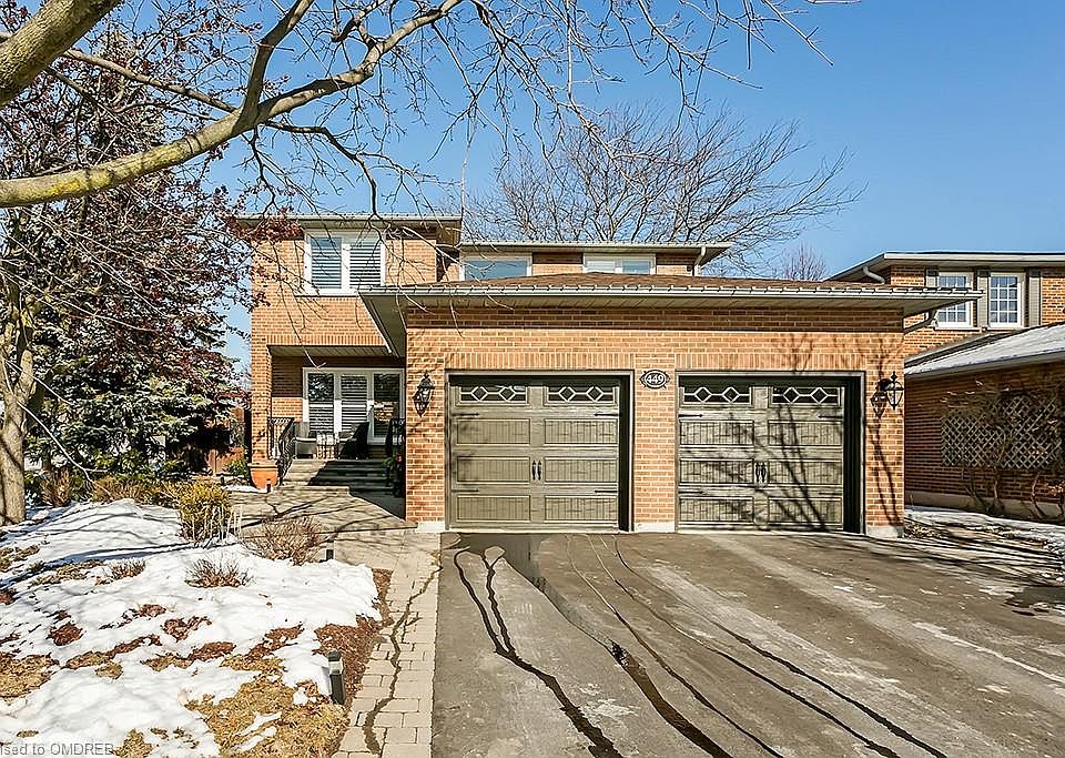 1st image of 449 Parkridge Cres