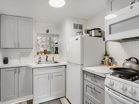 5th image of 416 2nd Ave #1, 2, 3