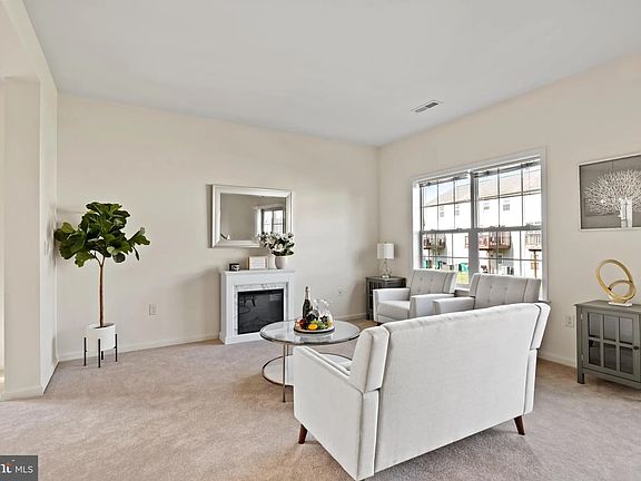 5th image of 105 Stonecrest Ln