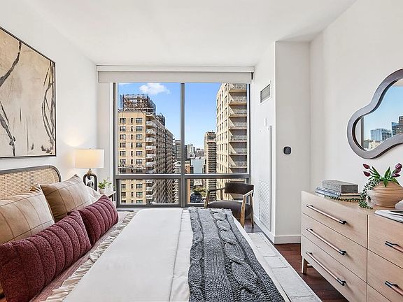 5th image of 200 W 67th St APT 25F