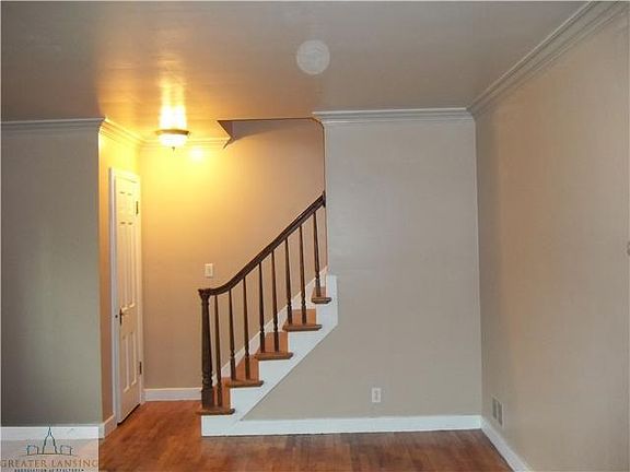 4th image of 227 E Durand St
