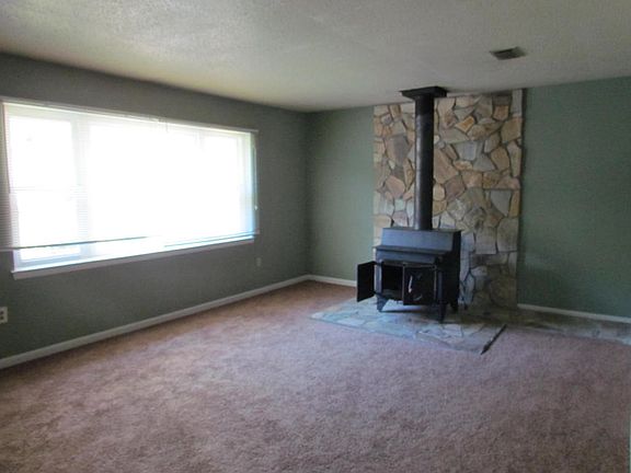 5th image of 2408 Roberts Dr