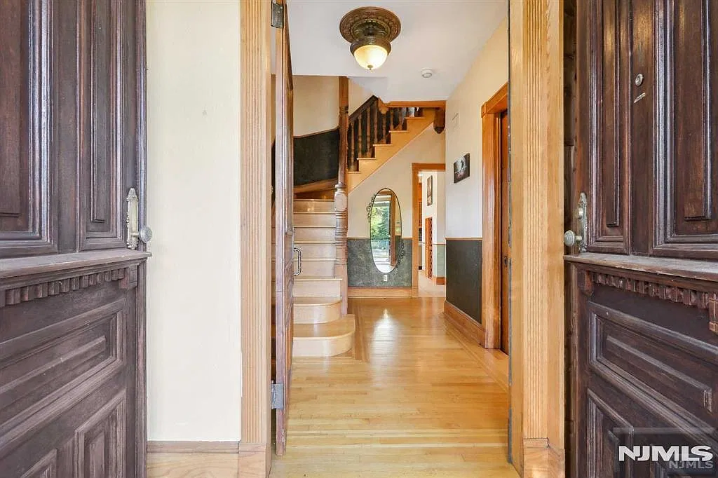 4 bed, 2364 sqft, $5,500 — Photo 4