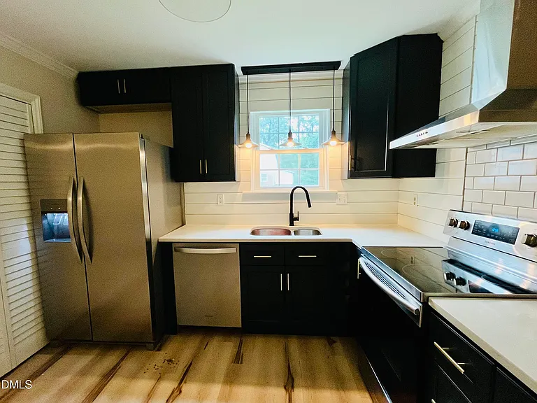 224 Waldo St — Photo 3