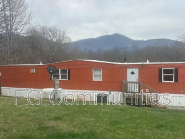 23 Country Village Dr, Candler, NC 28715