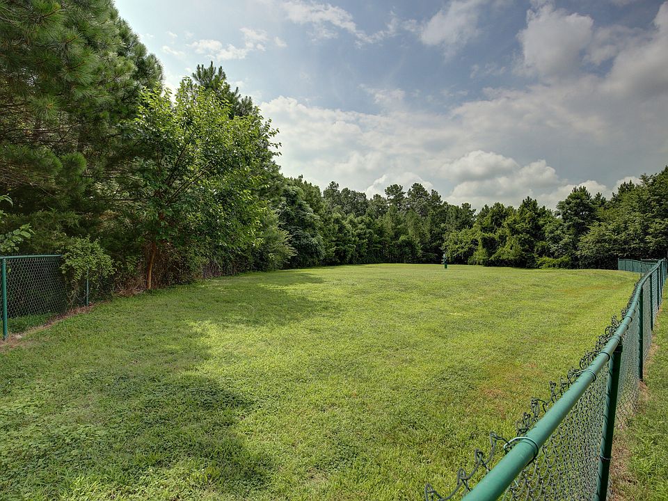 Leash Free Bark Park at Wynslow Park Apartments in Raleigh, NC