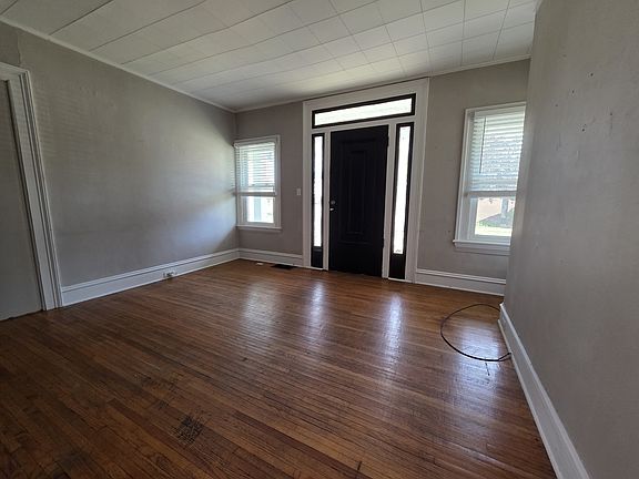 3rd image of 627 W Jefferson St