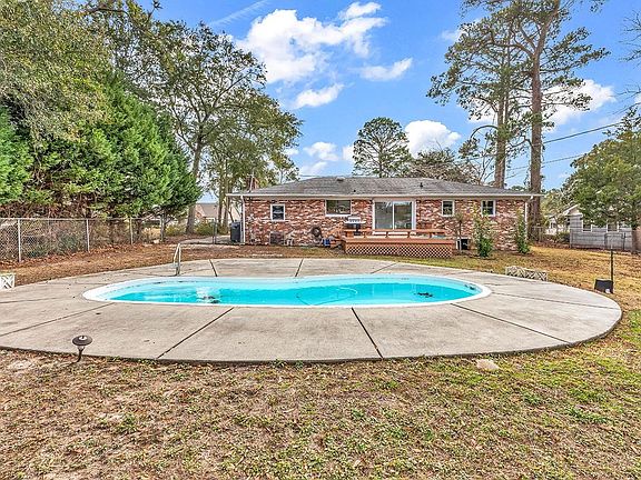 3rd image of 7609 Woodland Dr.