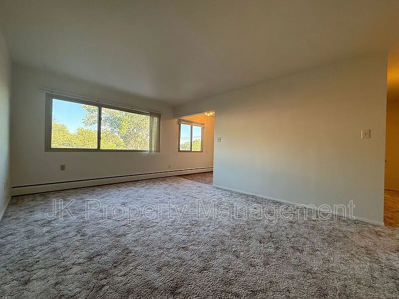 1 bed, 1.0 bath, $715 — Photo 4