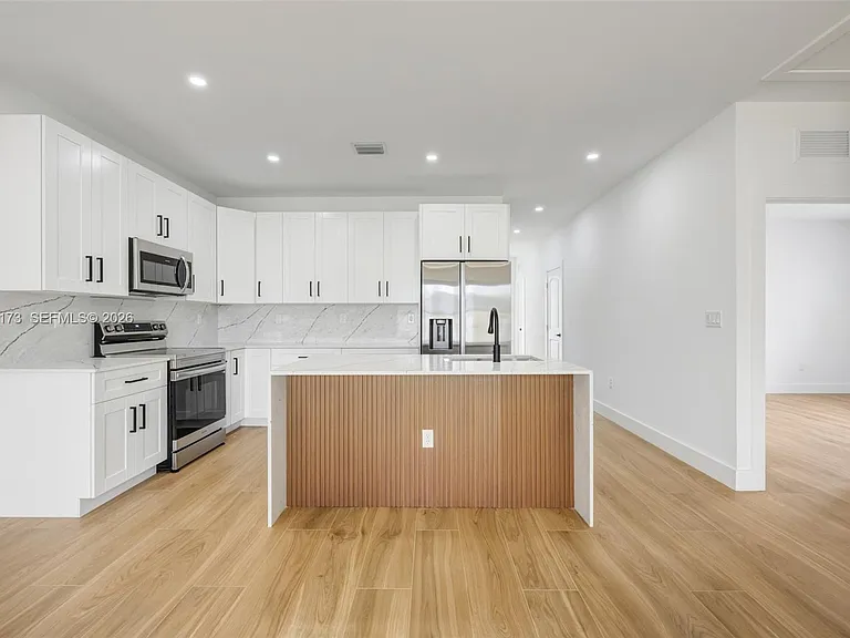 11086 SW 219th St — Photo 10