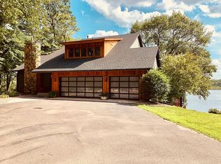 2 Long Marsh Ln, North Oaks, MN 55127