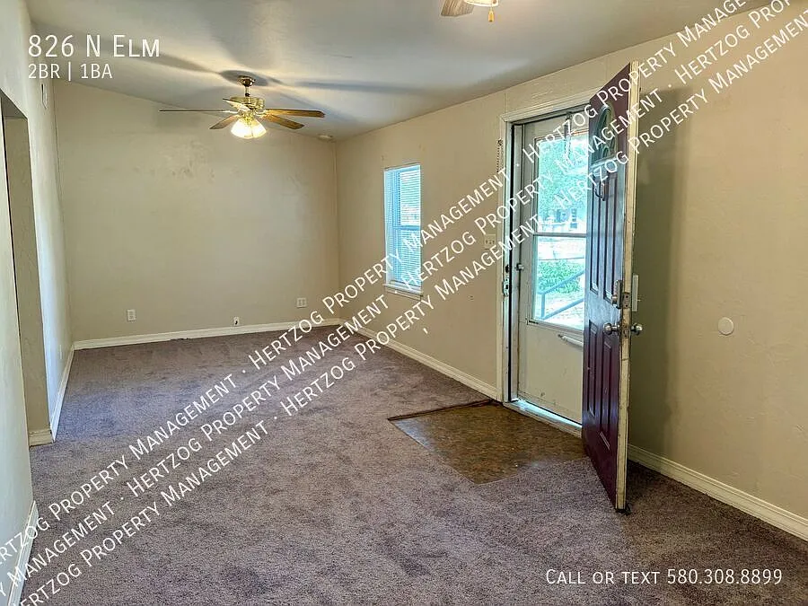 2 Bedroom 1 Bathroom home with a fenced yard! — Photo 4
