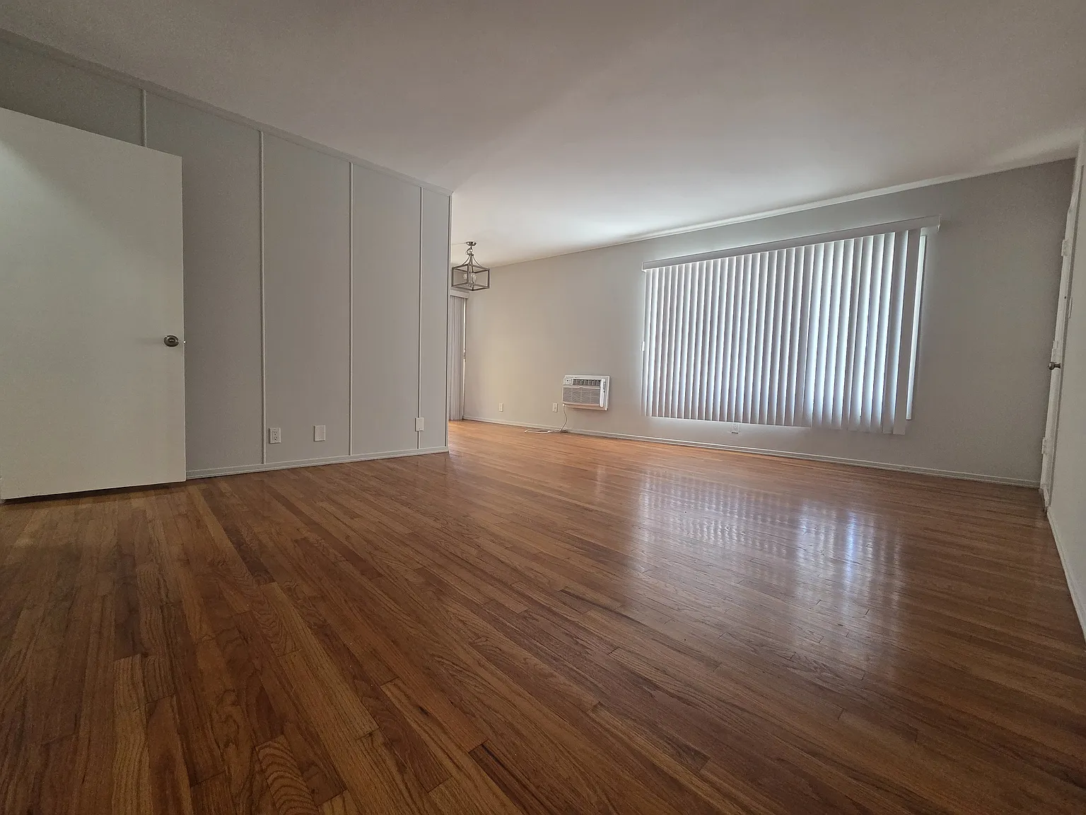 1 bed, 650 sqft, $1,900 — Photo 2