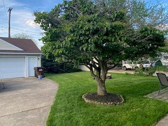 3rd image of 3060 Alden Dr