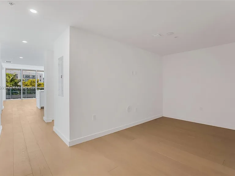 9221 E Bay Harbor Dr #512 — Photo 14