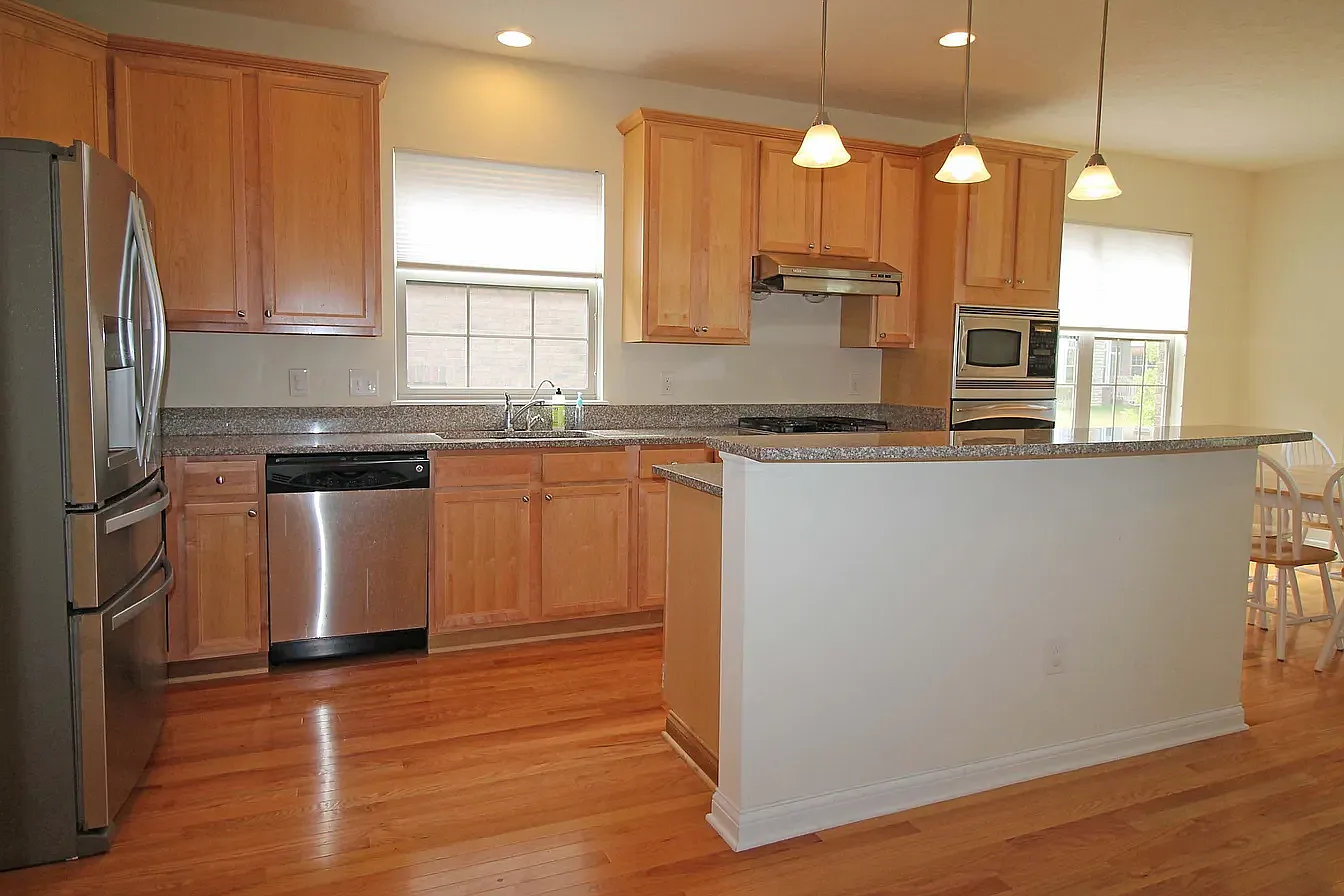 5 bed, 4507 sqft, $3,999 — Photo 2