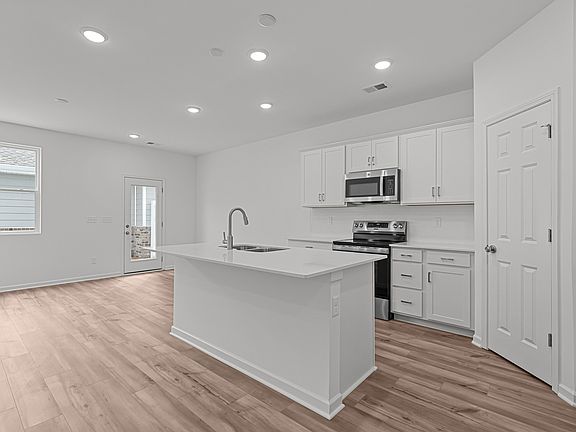 4th image of 2900 Suzanne Landon Dr Unit B2