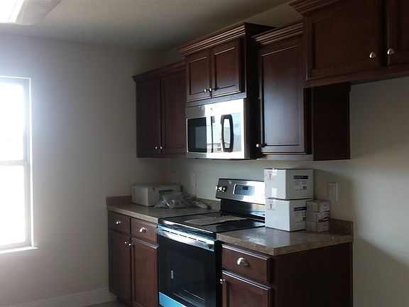 3rd image of 4225 Hazelhurst Dr