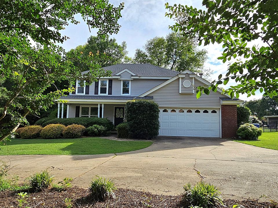 1st image of 210 Sweetbriar Ln