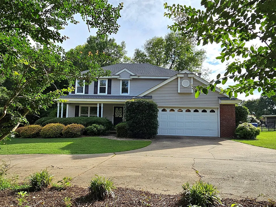 210 Sweetbriar Ln