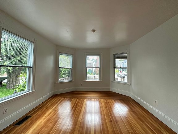 3rd image of 35 Waldeck St Floor 1