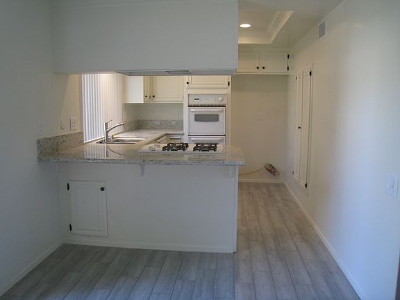 Kitchen & Dining Area