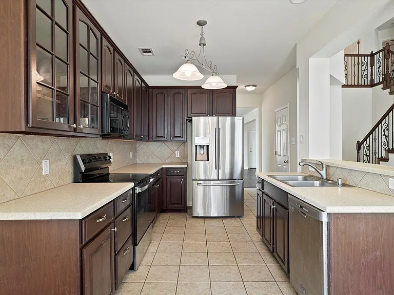 403 Connemara Trl — Photo 15