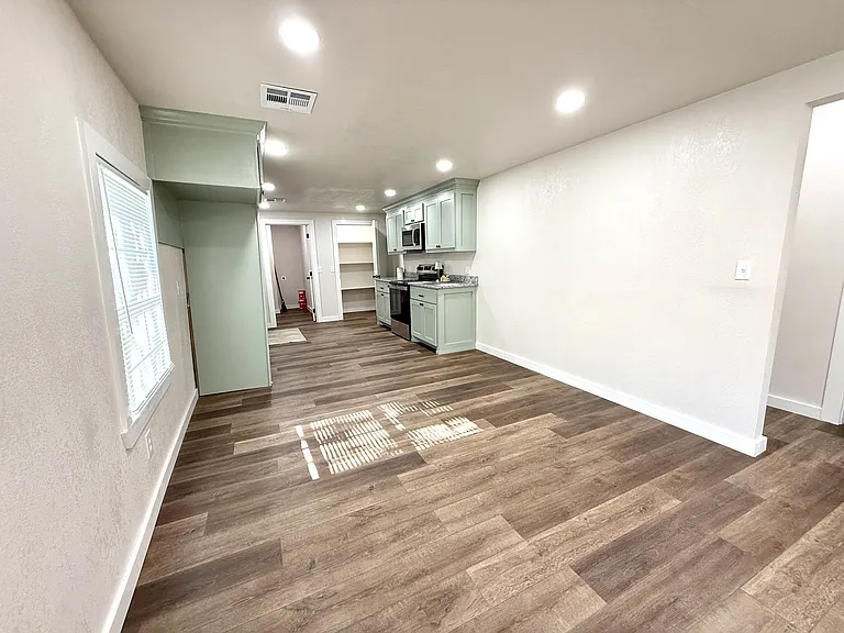 723 Roff St NE — Photo 11