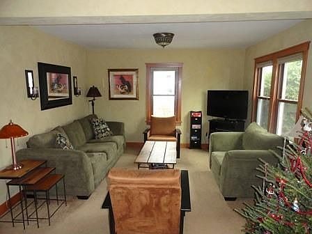 4th image of 653 S Oak Park Ct