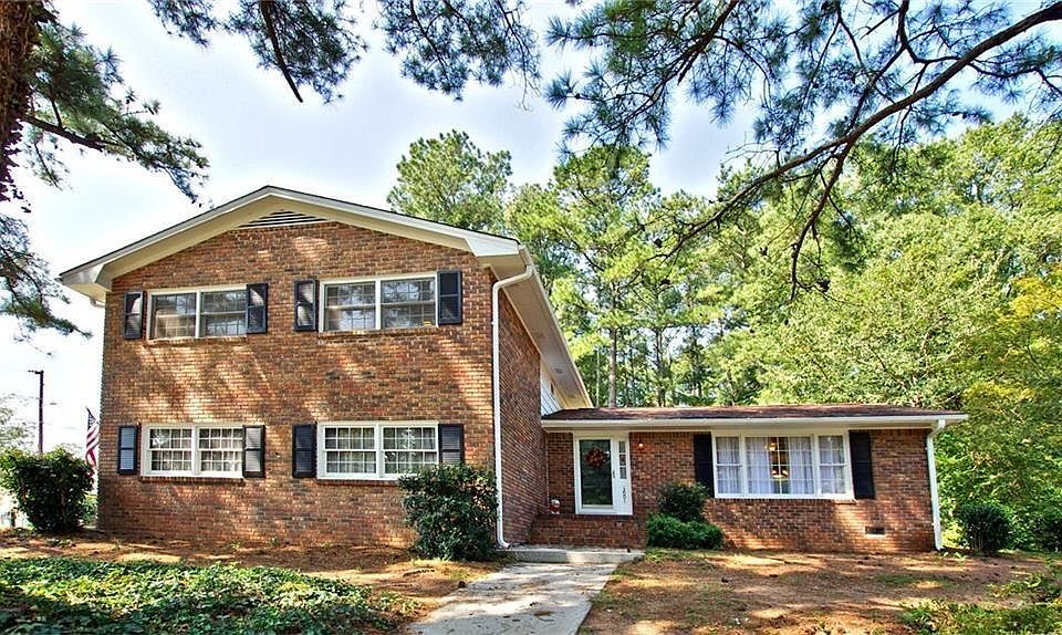 4 Bedrooms, 2.5 Bathrooms updated home with side entrance 2 cars garage and driveway.