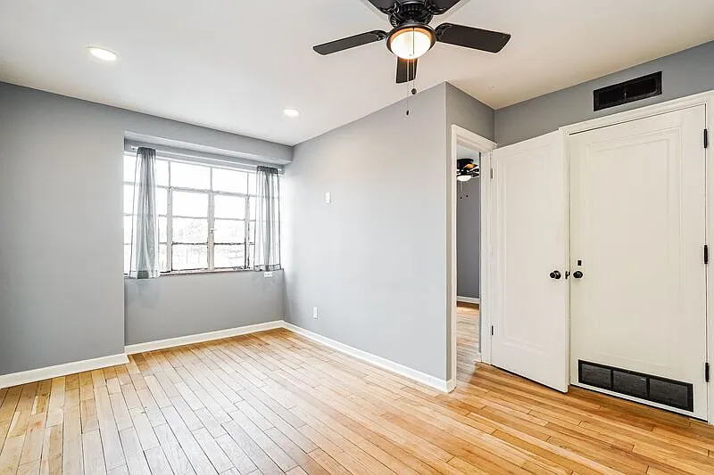 1 bed, 1.0 bath, $999 — Photo 3