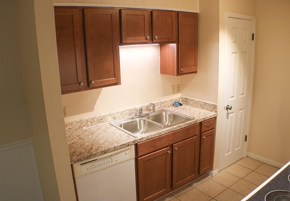 1st image of 8180 Stonebrook Dr APT B