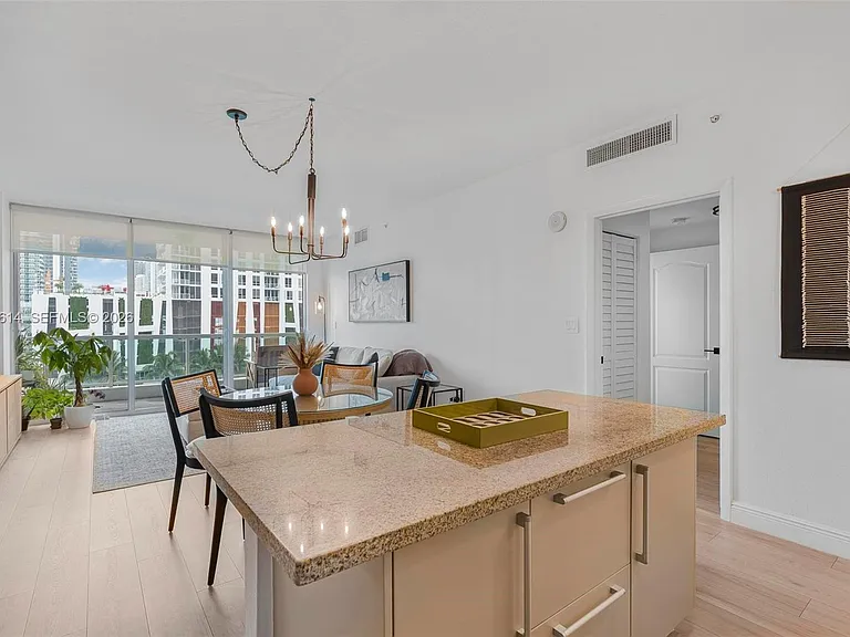 500 NE 29th St #706 — Photo 11