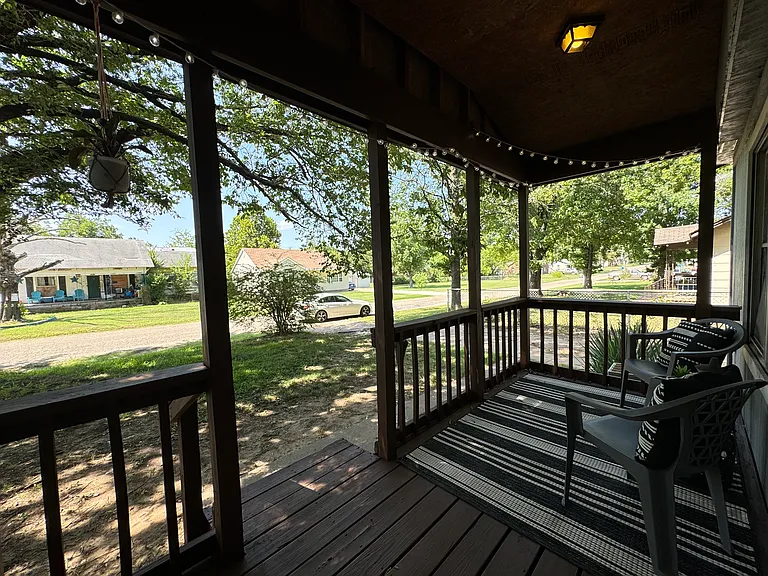 1240 E Walnut St — Photo 58