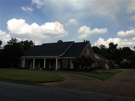 4th image of 530 Hillcrest Cir