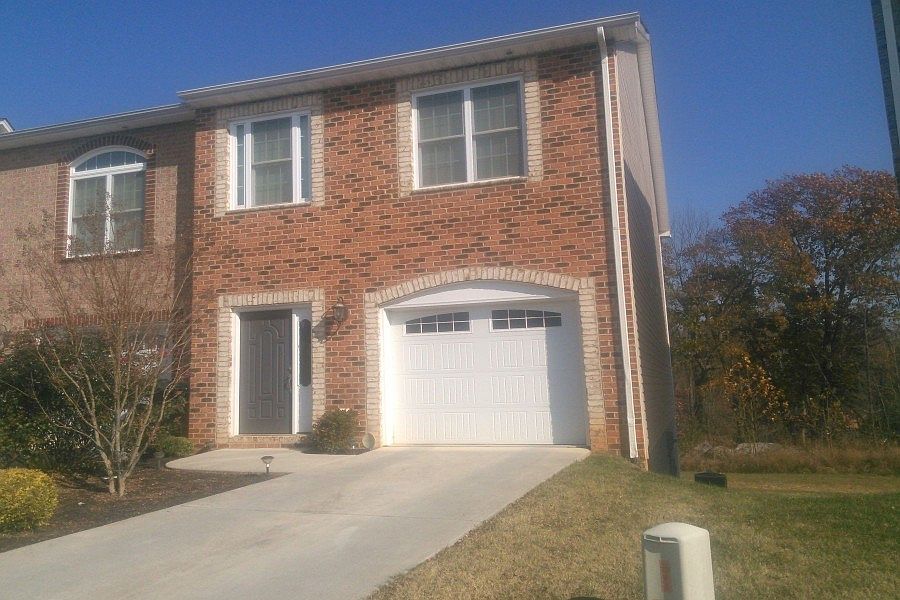 2nd image of 837 Walhalla Ct
