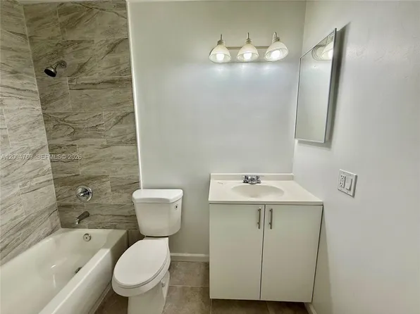 220 NE 41st St #4, Fort Lauderdale, FL 33334