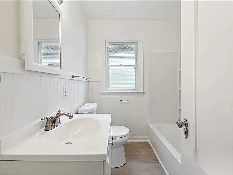 909 Turner Ave — Photo 4