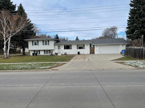 1435 20th Ave S, Fargo, ND 58103