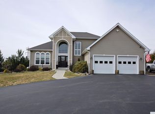 5 Sandcherry Hill Ln, Wynantskill, NY 12198