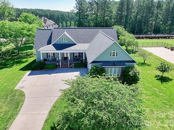 4th image of 557 Luther Dr