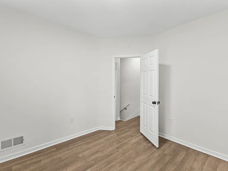 1339-1341 Mooberry St — Photo 15